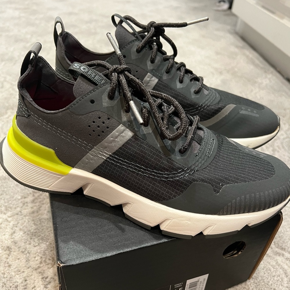 Sorel kinetic rush glow tennis shoes
